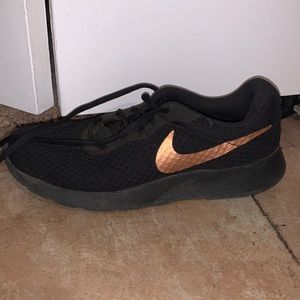 Nike roshe run sneakers